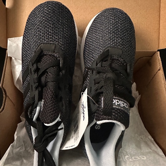 Adidas Runners -Kids size 12 NEW IN BOX - Picture 4 of 4